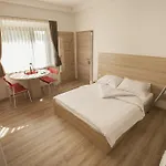 Sweet Dreams And Gostinjska kuća 2*